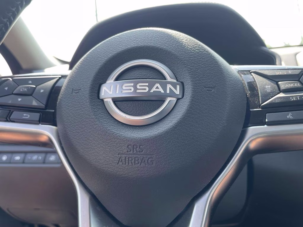 2023 Gun Metallic Nissan Altima 2.5 SL AWD Sedan