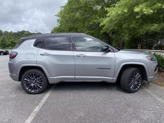 2022 Billet Silver Metallic Clearcoat Jeep Compass Limited 4X4 SUV