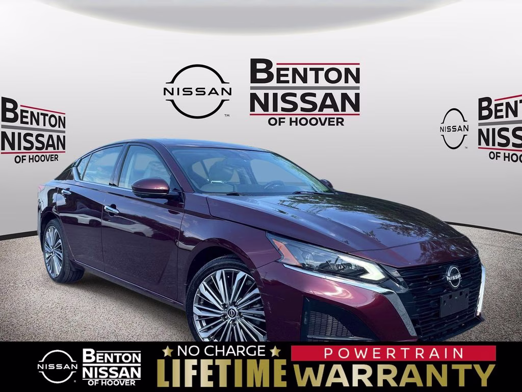 2023 Garnet Pearl Metallic Nissan Altima 2.5 SL AWD Sedan