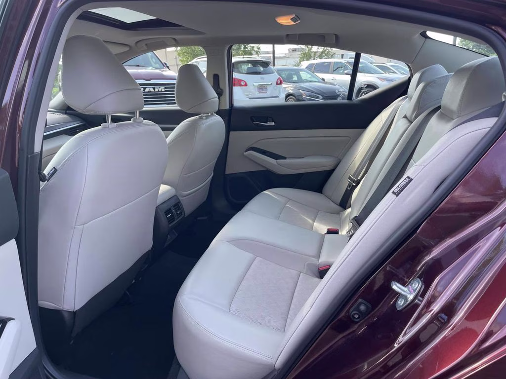 2023 Garnet Pearl Metallic Nissan Altima 2.5 SL AWD Sedan