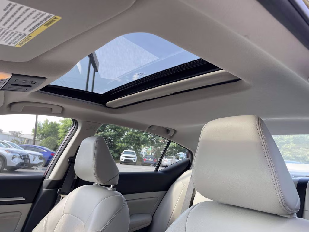 2023 Garnet Pearl Metallic Nissan Altima 2.5 SL AWD Sedan