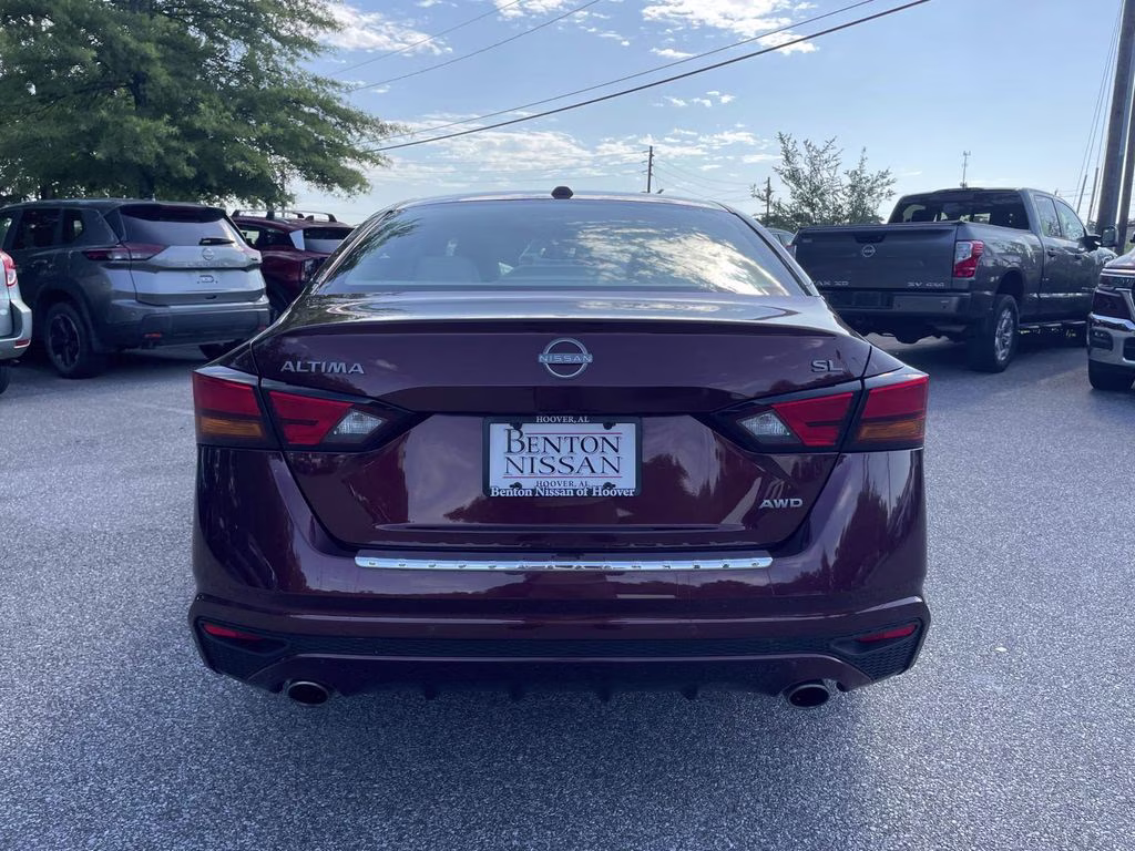 2023 Garnet Pearl Metallic Nissan Altima 2.5 SL AWD Sedan