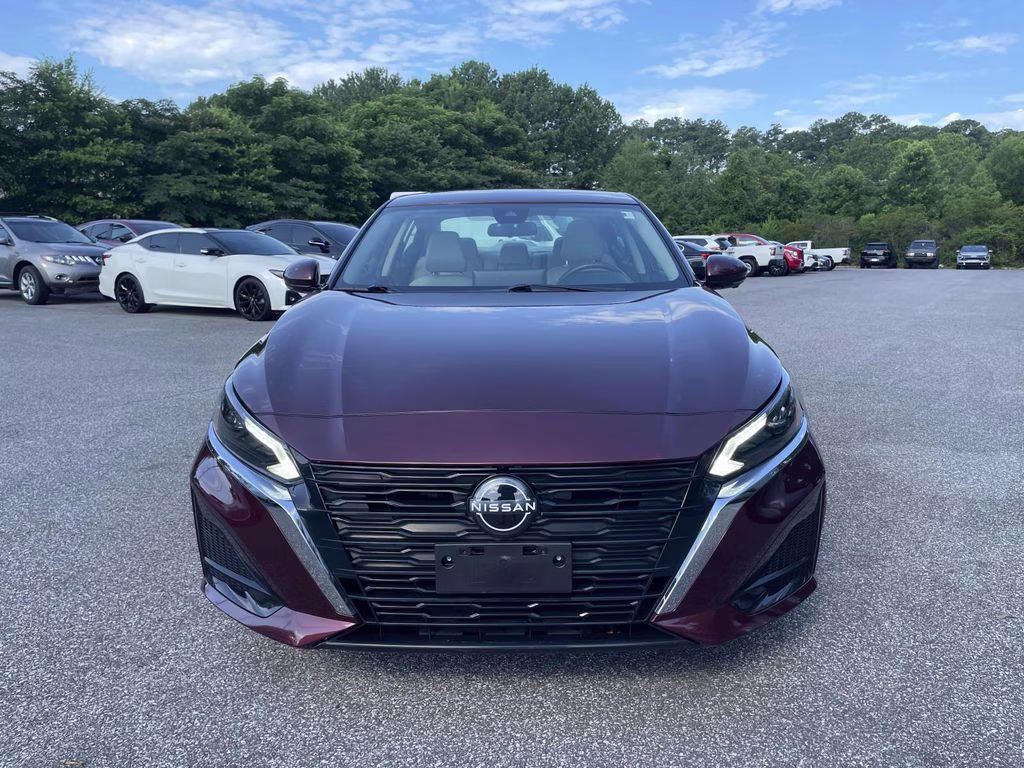 2023 Garnet Pearl Metallic Nissan Altima 2.5 SL AWD Sedan