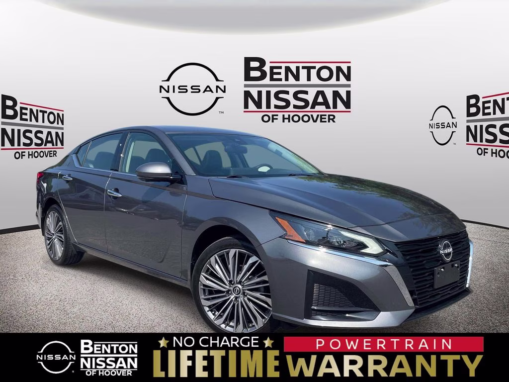 2023 Gun Metallic Nissan Altima 2.5 SL AWD Sedan