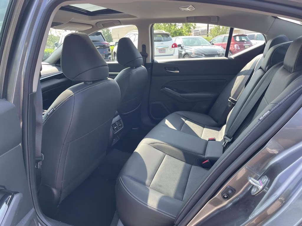 2023 Gun Metallic Nissan Altima 2.5 SL AWD Sedan