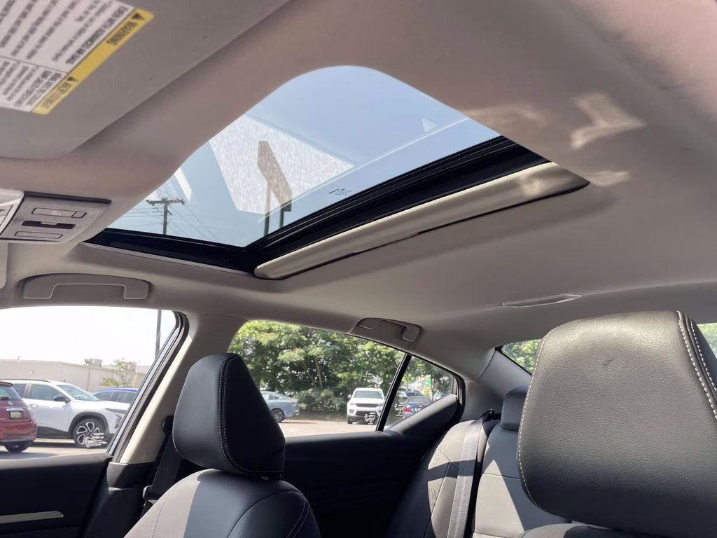 2023 Gun Metallic Nissan Altima 2.5 SL AWD Sedan