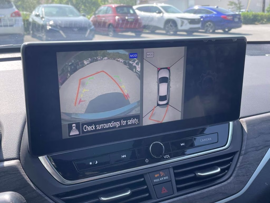 2023 Gun Metallic Nissan Altima 2.5 SL AWD Sedan