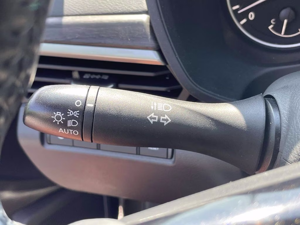 2023 Gun Metallic Nissan Altima 2.5 SL AWD Sedan
