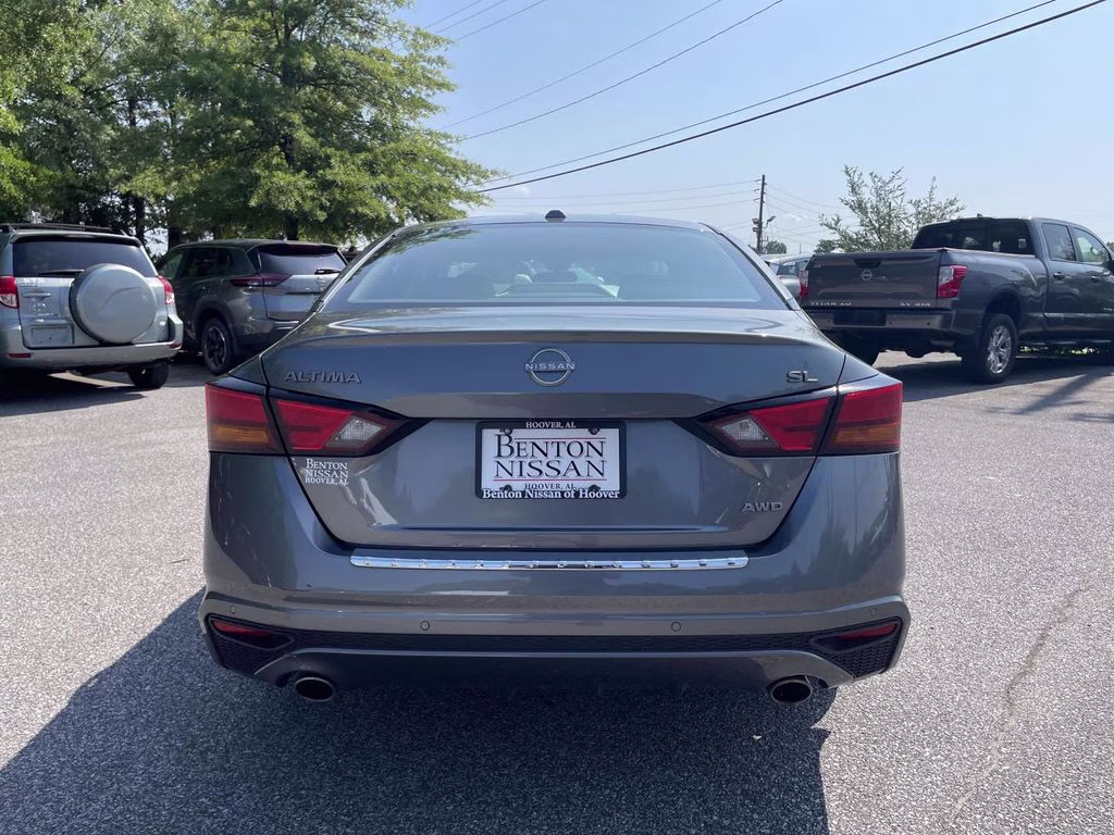 2023 Gun Metallic Nissan Altima 2.5 SL AWD Sedan