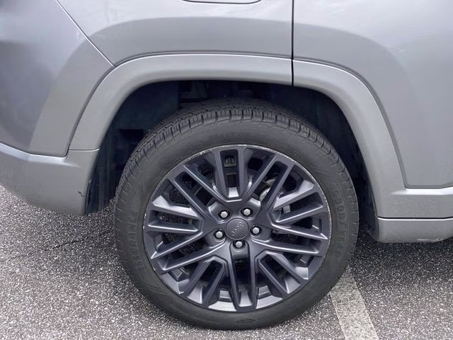 2022 Billet Silver Metallic Clearcoat Jeep Compass Limited 4X4 SUV