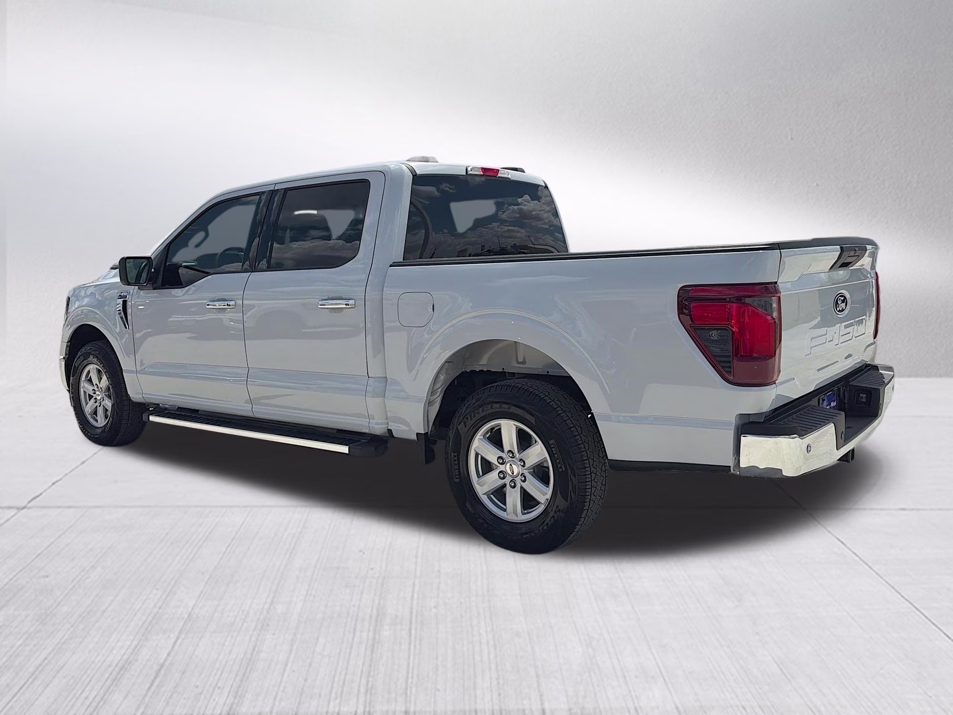 2025 Space White Metallic Ford F-150 XLT RWD Truck