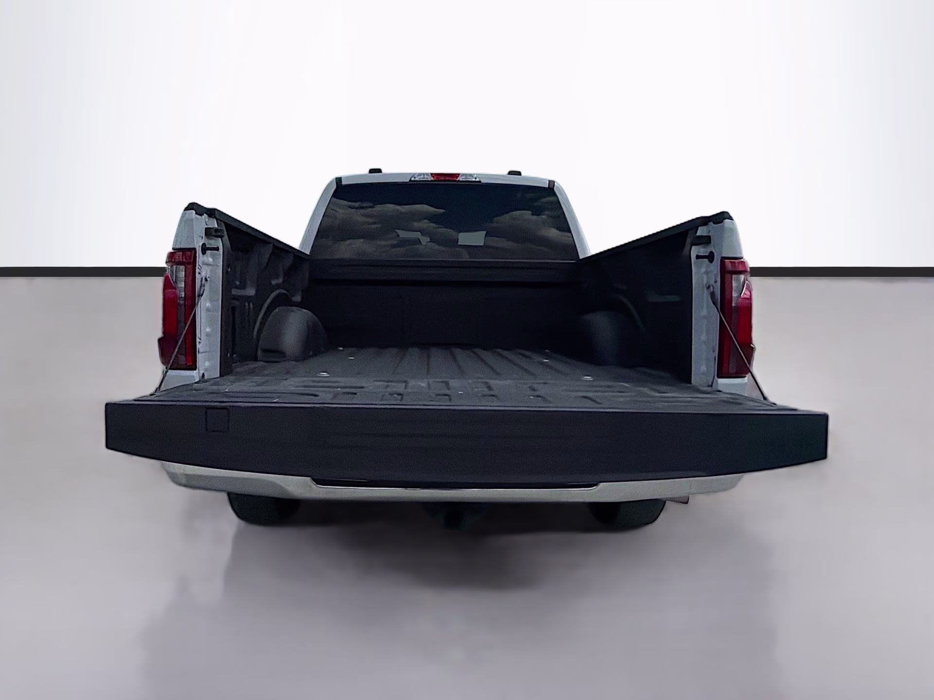 2025 Space White Metallic Ford F-150 XLT RWD Truck