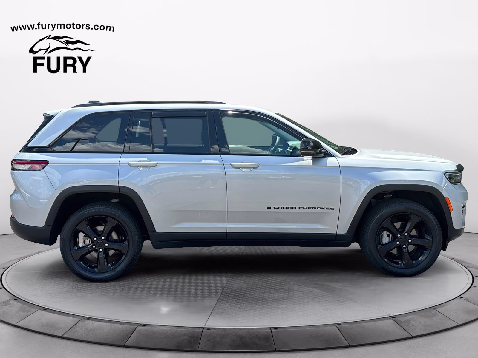 Used 2024 Jeep Grand Cherokee Limited with VIN 1C4RJHBG9R8921774 for sale in South Saint Paul, Minnesota