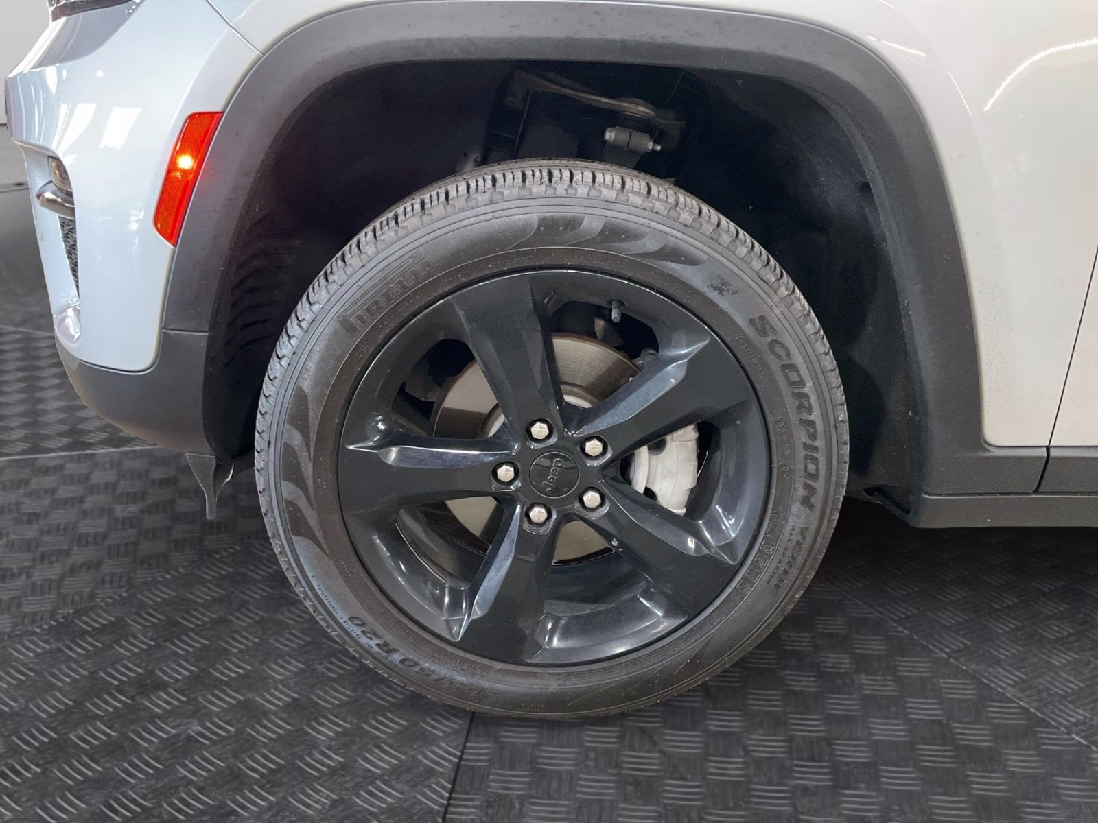 2024 Silver Zynith Jeep Grand Cherokee Limited 4X4 SUV