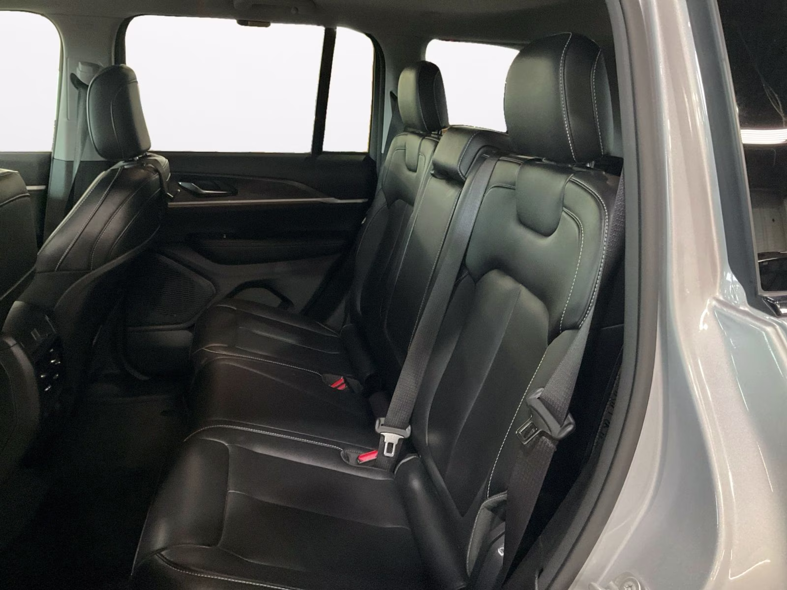 2024 Silver Zynith Jeep Grand Cherokee Limited 4X4 SUV