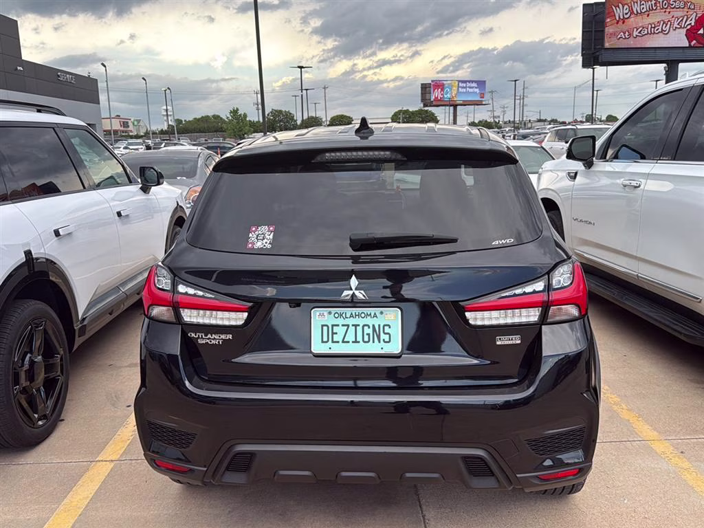 2022 BLACK Mitsubishi Outlander Sport 4X4