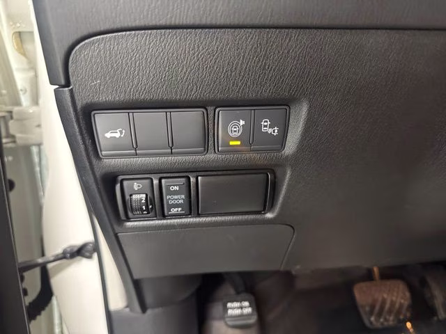 2017 Pearl White Nissan Armada Platinum 4X4 SUV