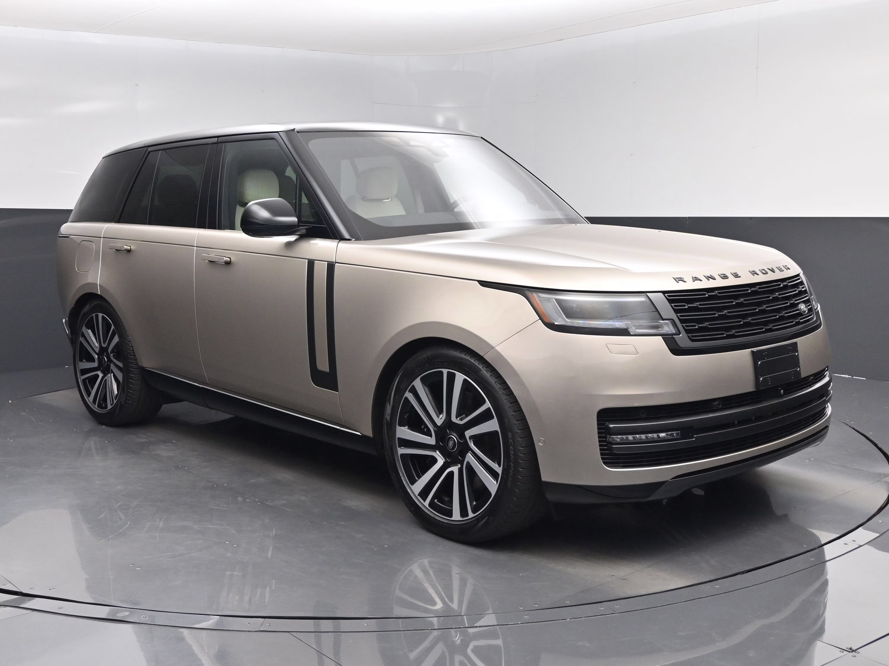 2023 Gold Land Rover Range Rover SE AWD SUV