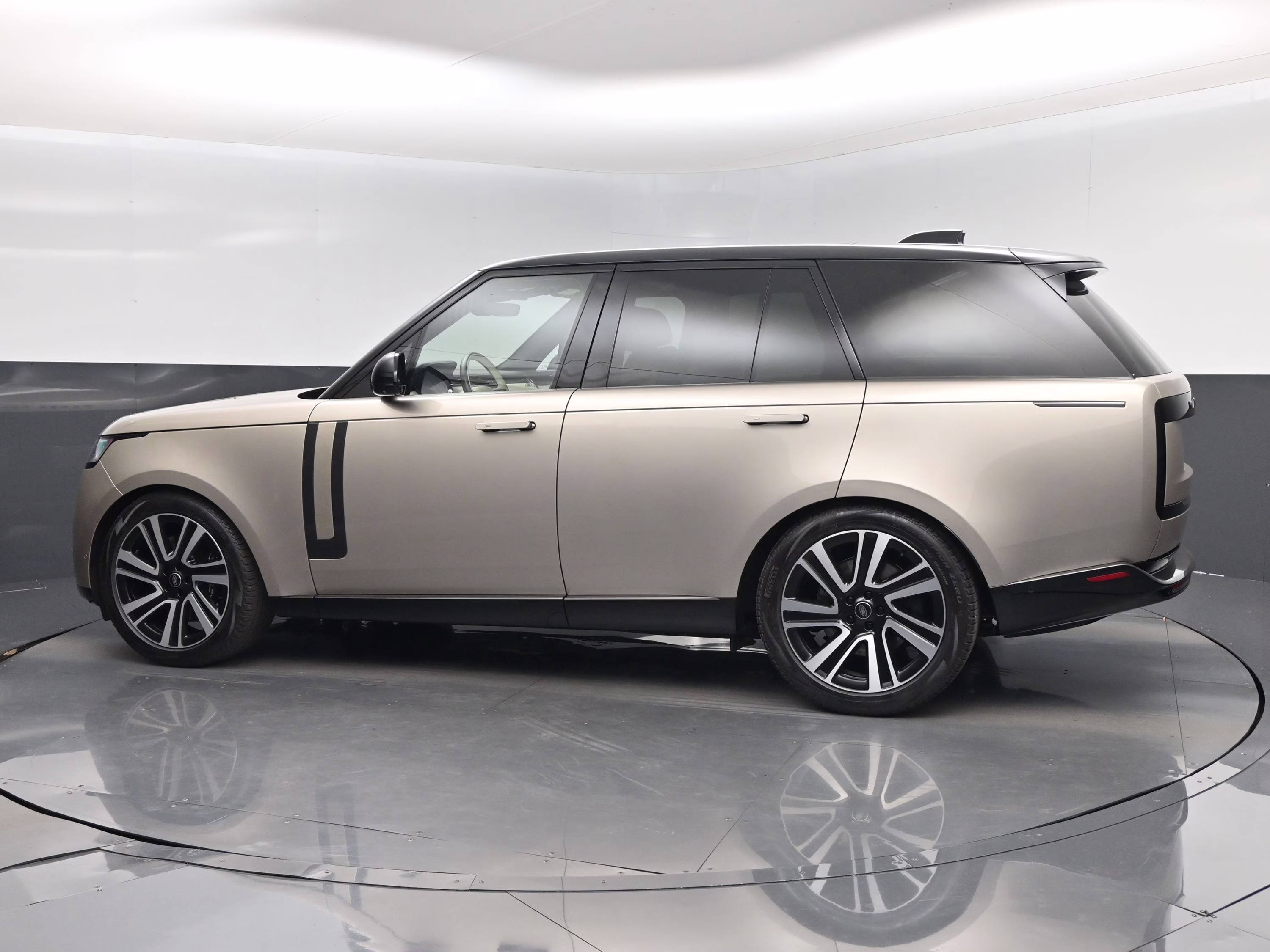 2023 Gold Land Rover Range Rover SE AWD SUV