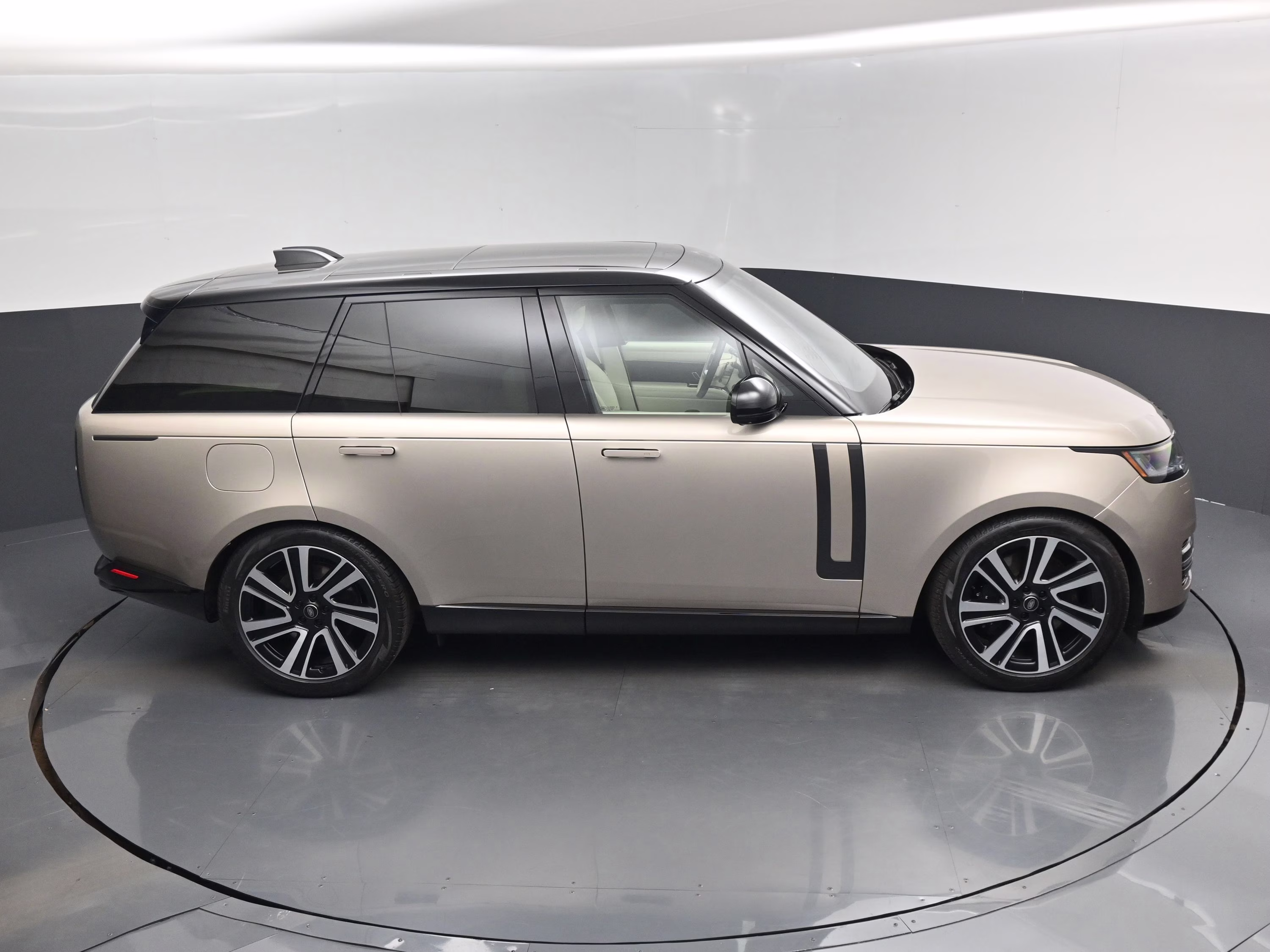 2023 Gold Land Rover Range Rover SE AWD SUV