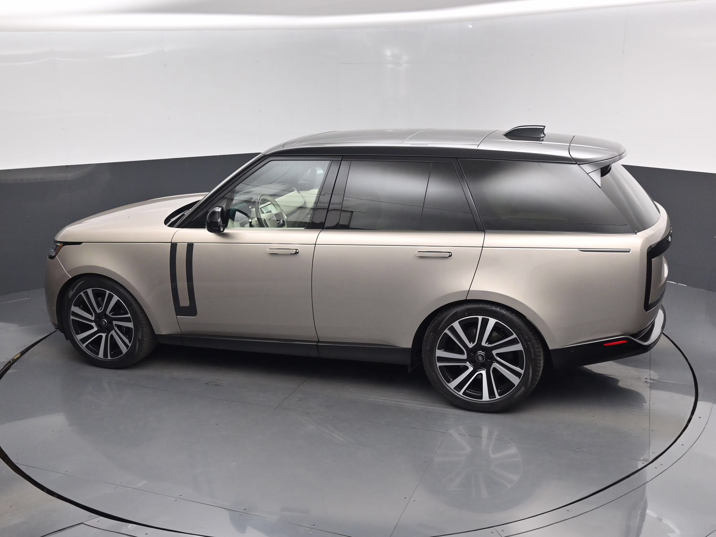 2023 Gold Land Rover Range Rover SE AWD SUV