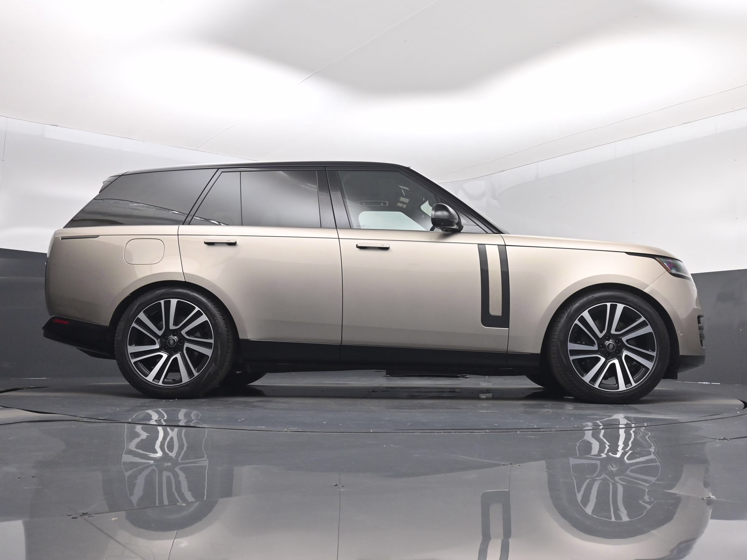 2023 Gold Land Rover Range Rover SE AWD SUV