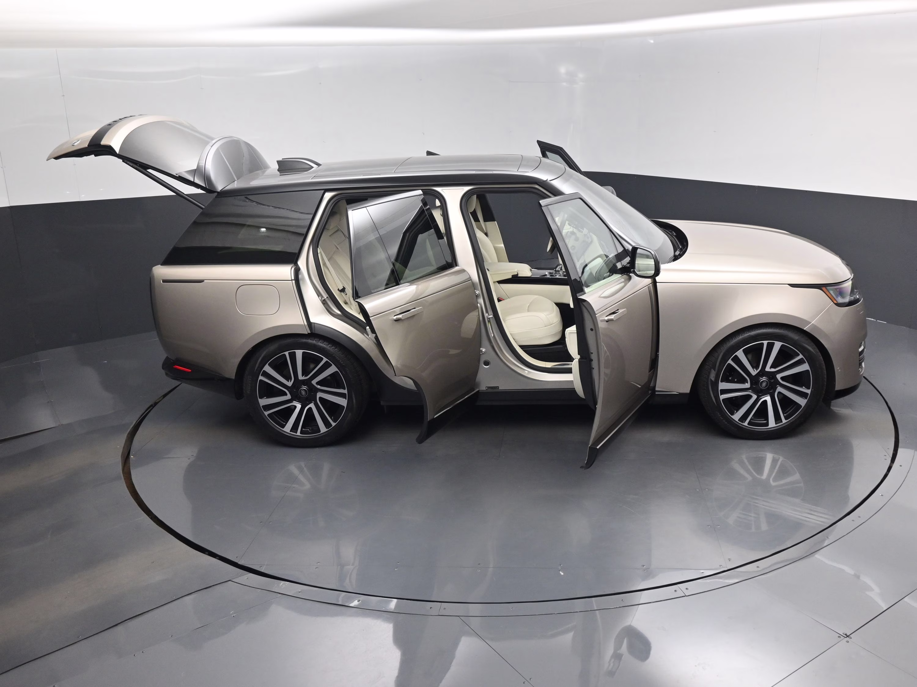 2023 Gold Land Rover Range Rover SE AWD SUV