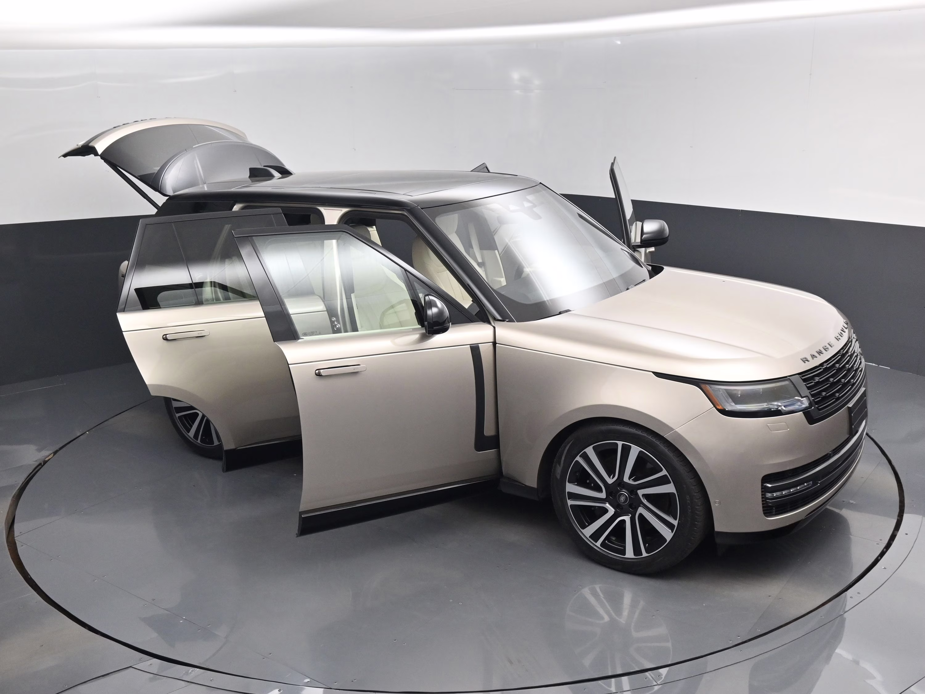 2023 Gold Land Rover Range Rover SE AWD SUV