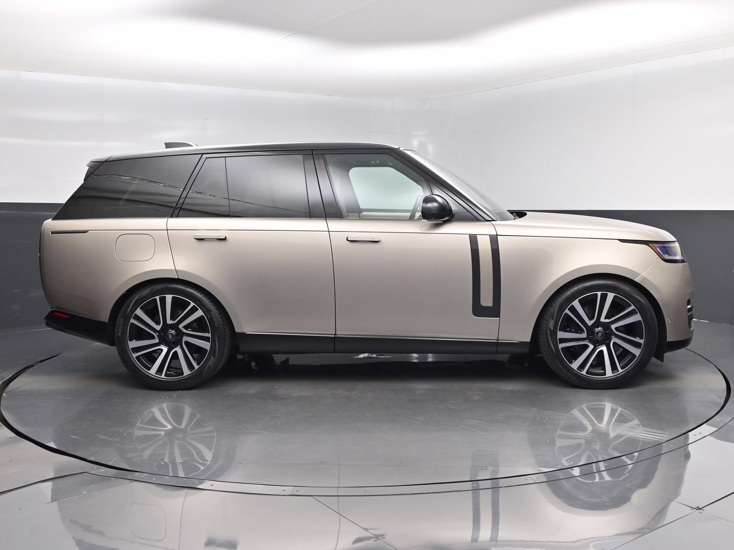 2023 Gold Land Rover Range Rover SE AWD SUV