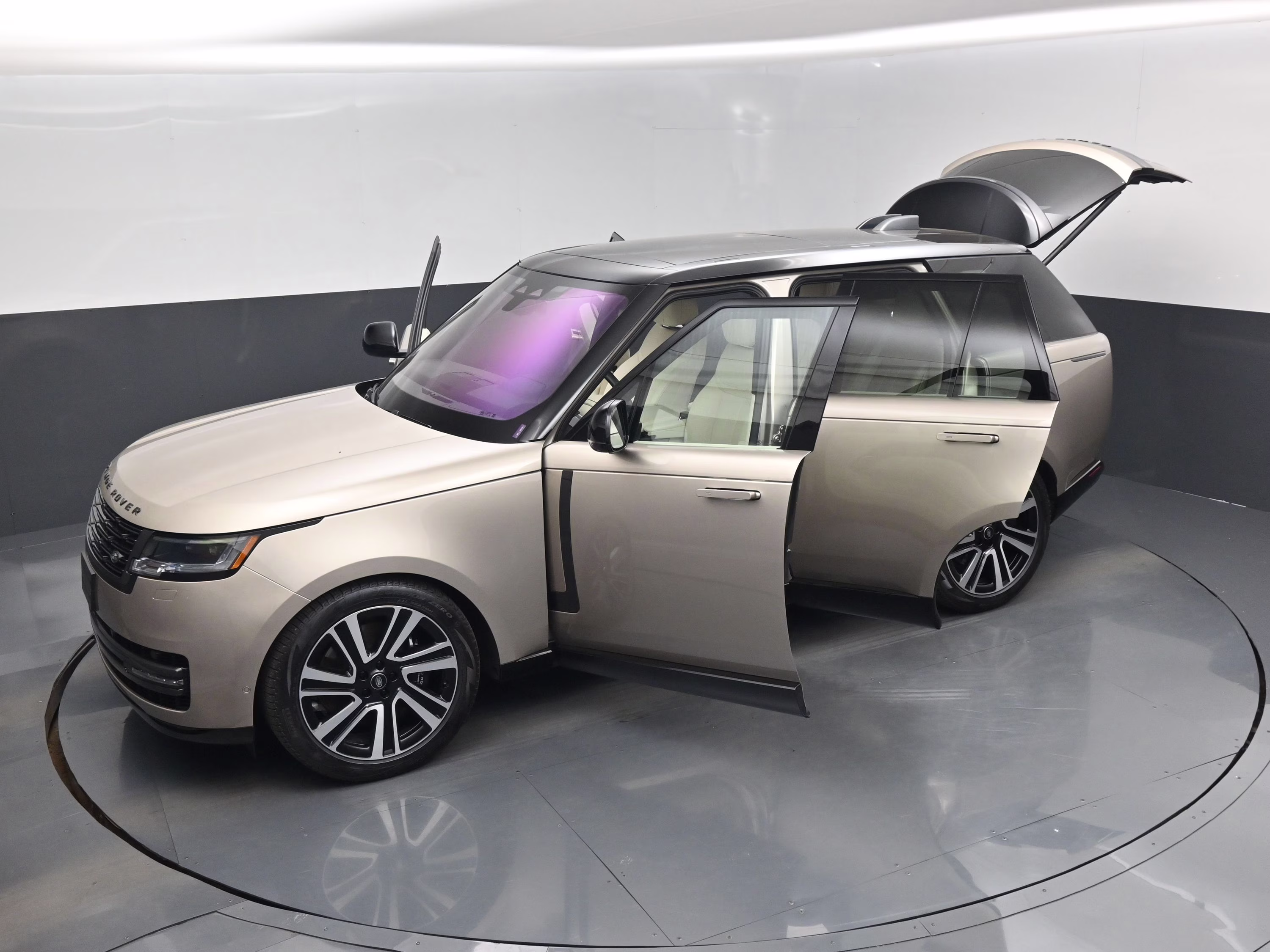 2023 Gold Land Rover Range Rover SE AWD SUV