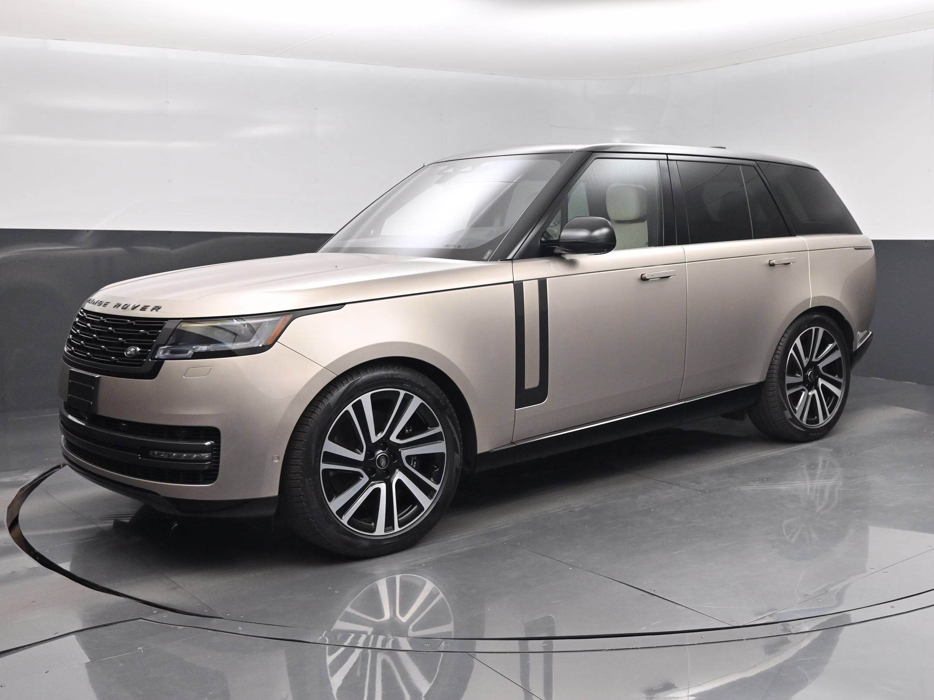 2023 Gold Land Rover Range Rover SE AWD SUV