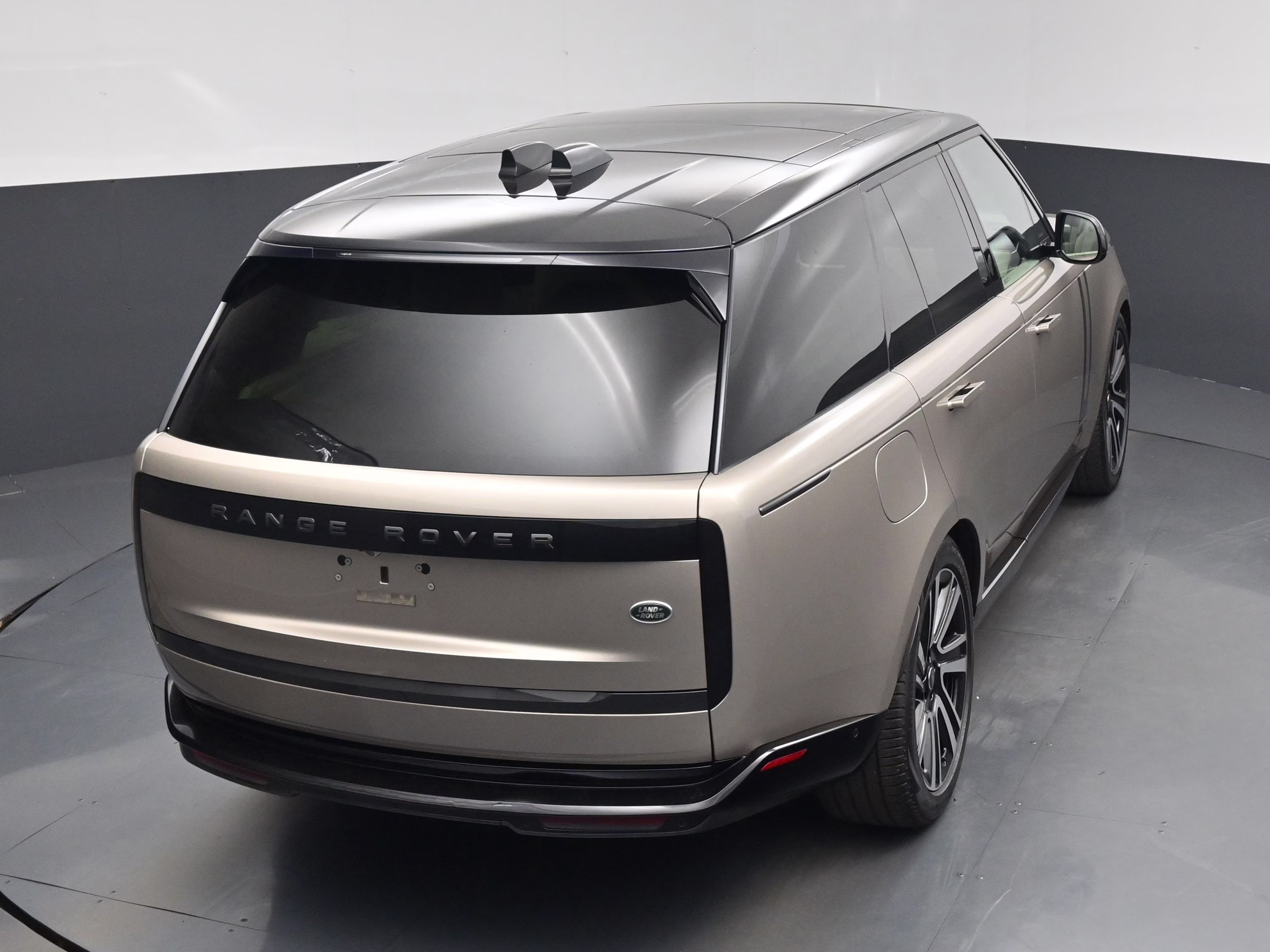 2023 Gold Land Rover Range Rover SE AWD SUV