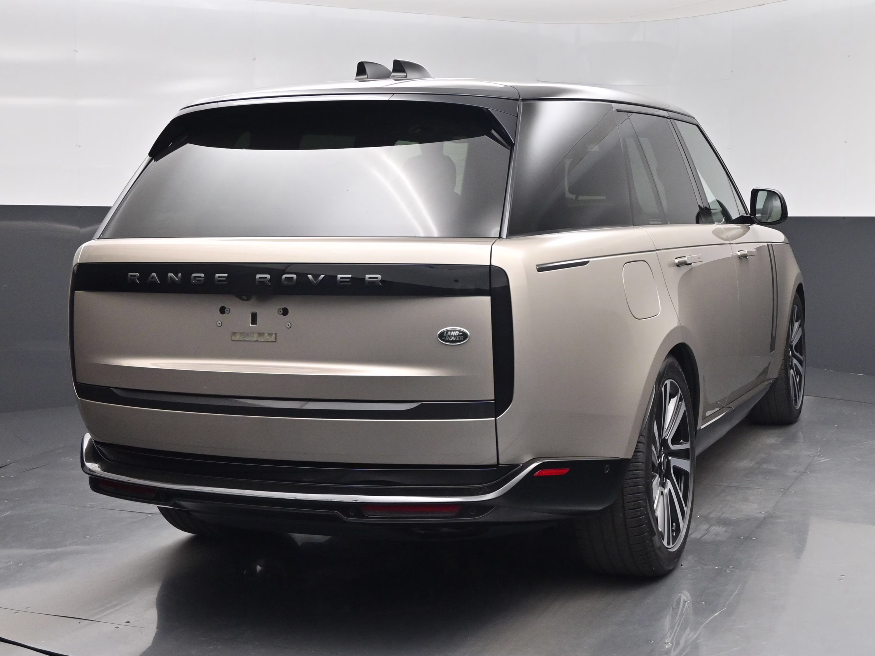 2023 Gold Land Rover Range Rover SE AWD SUV