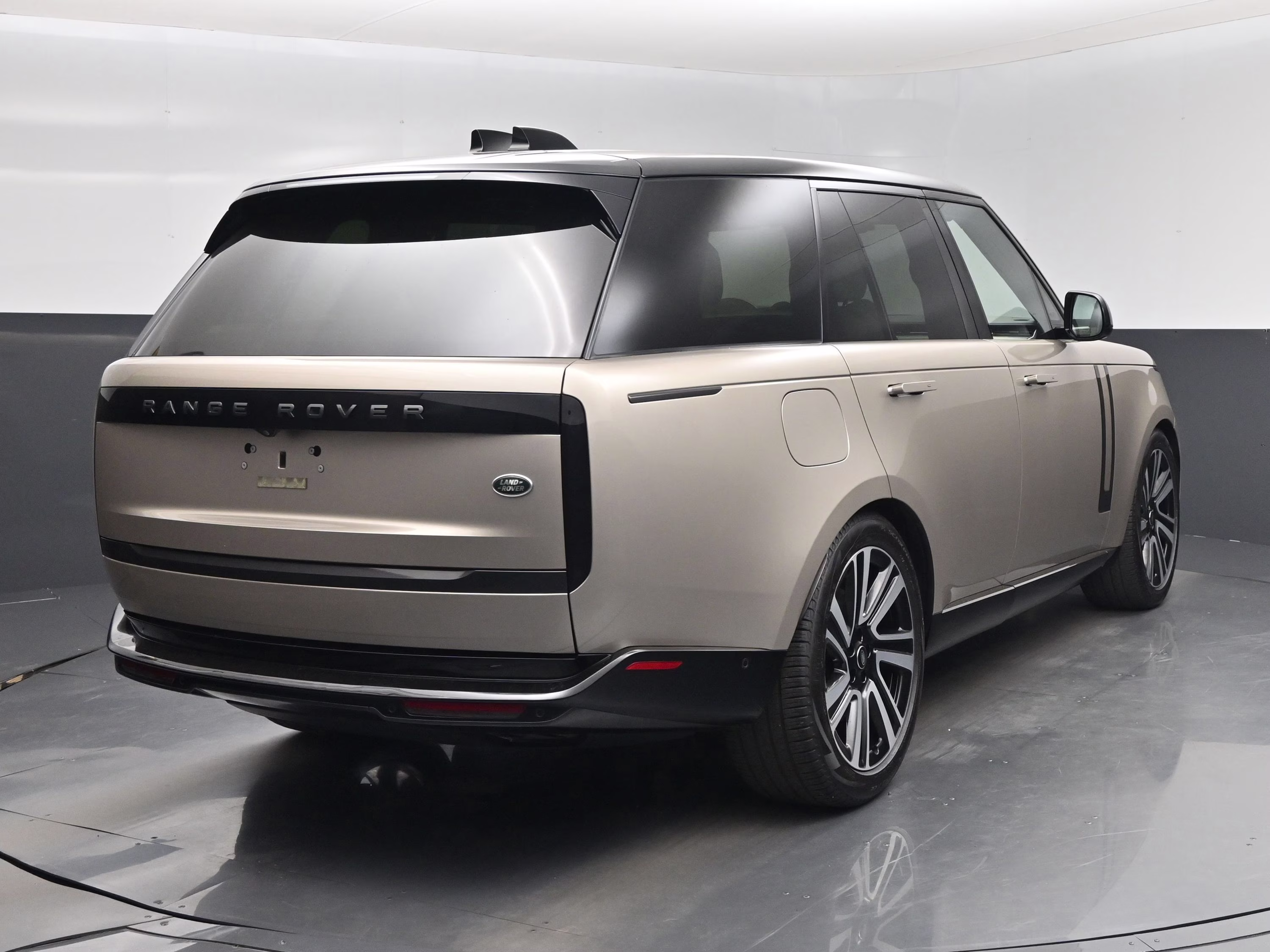 2023 Gold Land Rover Range Rover SE AWD SUV
