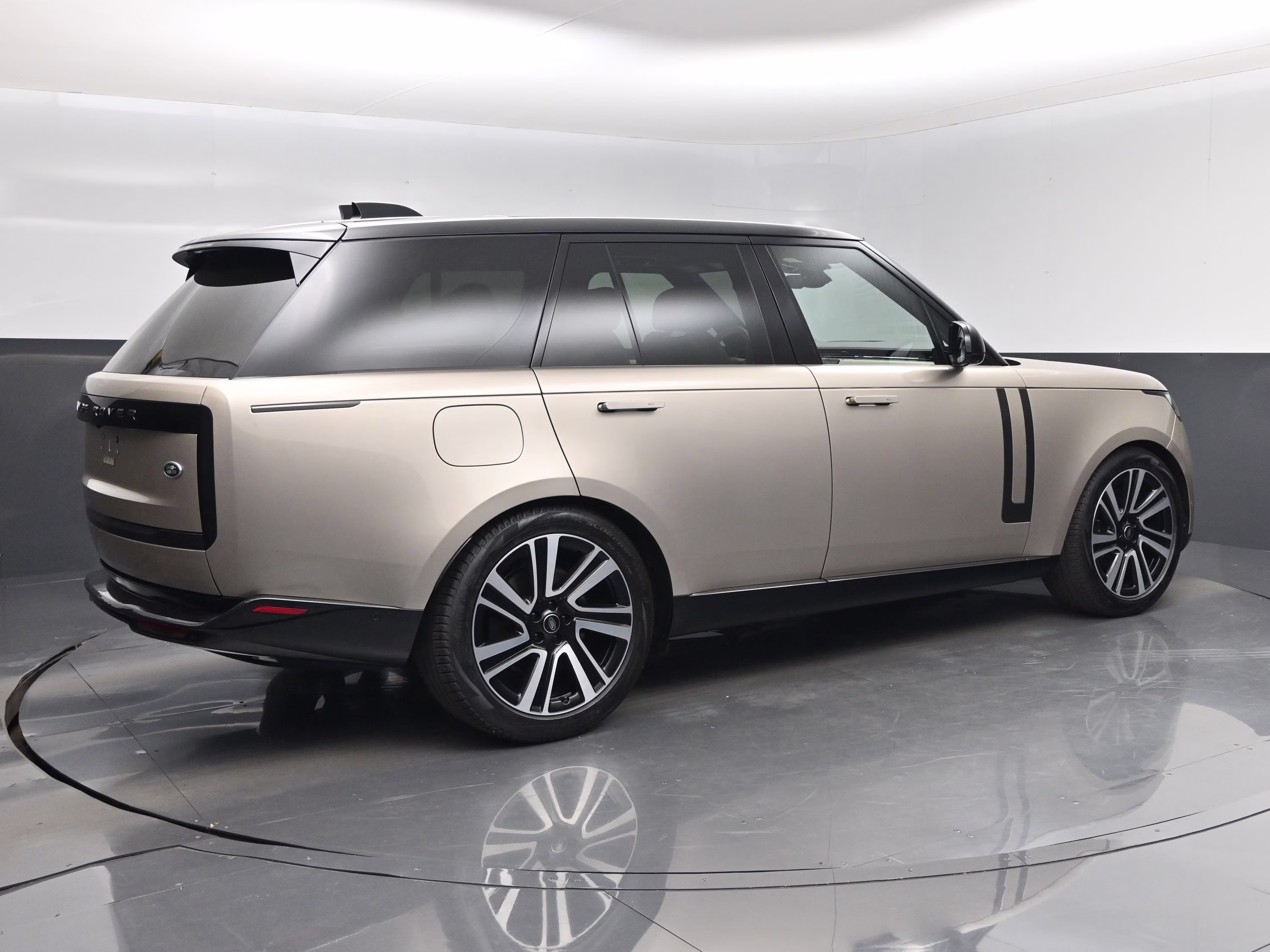2023 Gold Land Rover Range Rover SE AWD SUV