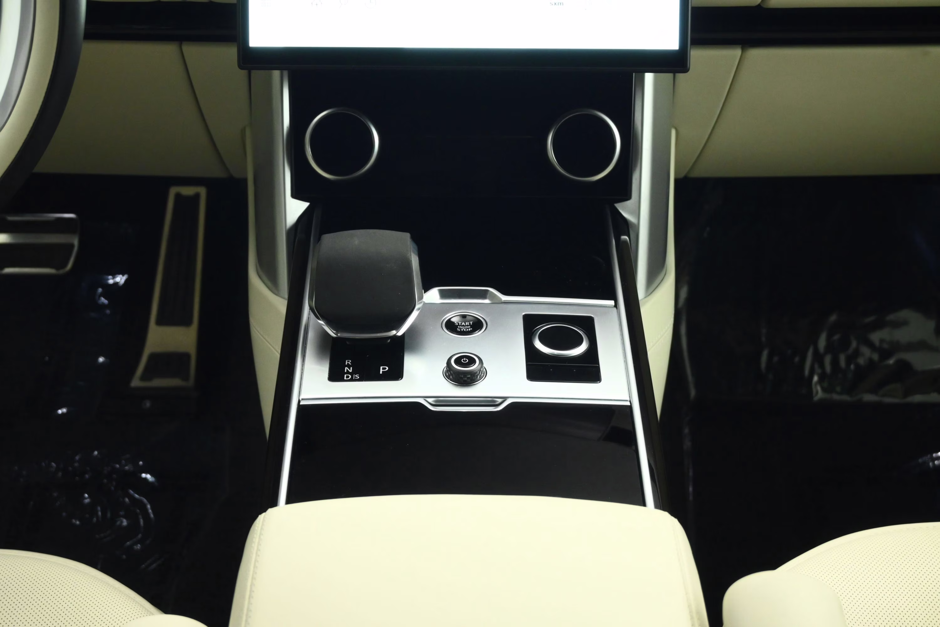 2023 Gold Land Rover Range Rover SE AWD SUV
