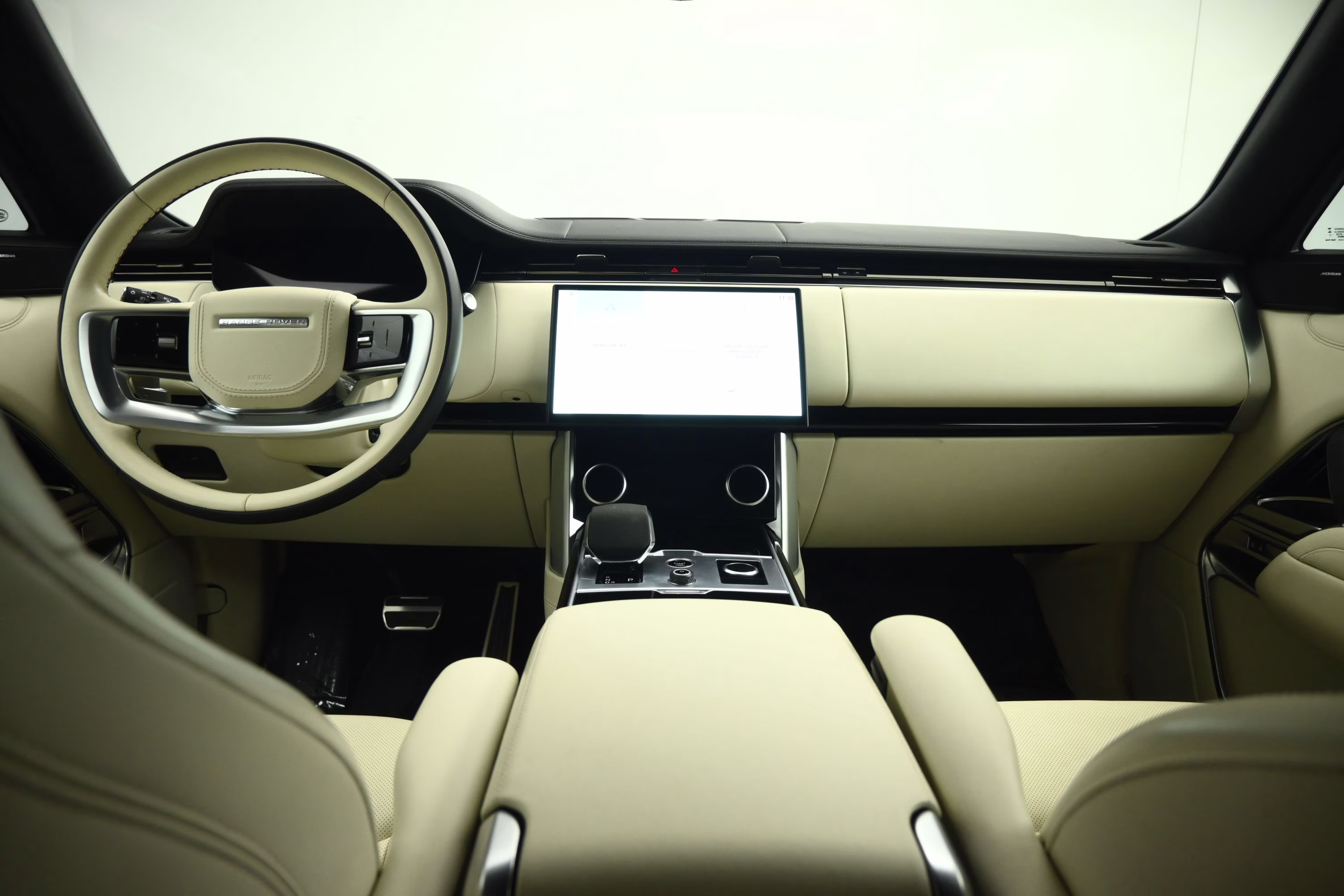 2023 Gold Land Rover Range Rover SE AWD SUV