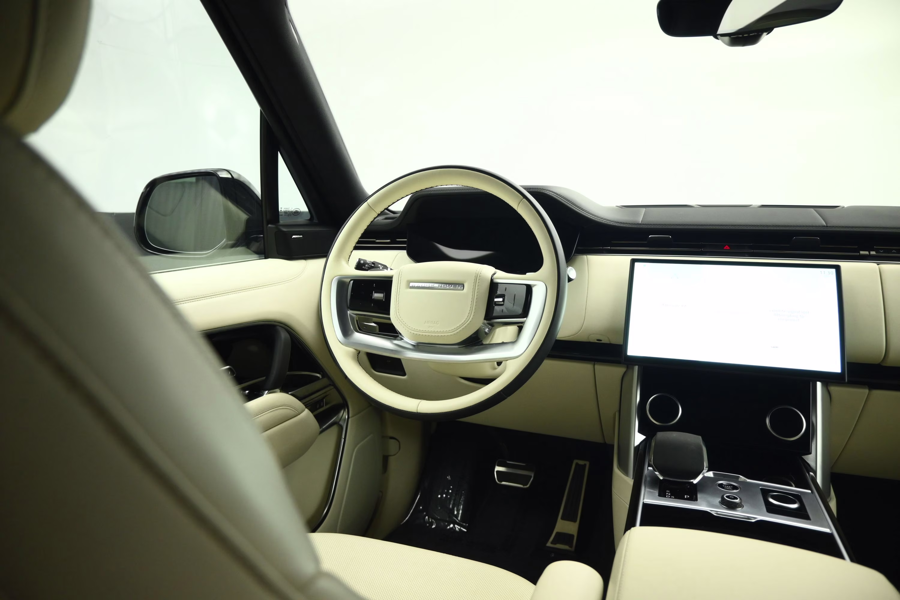 2023 Gold Land Rover Range Rover SE AWD SUV