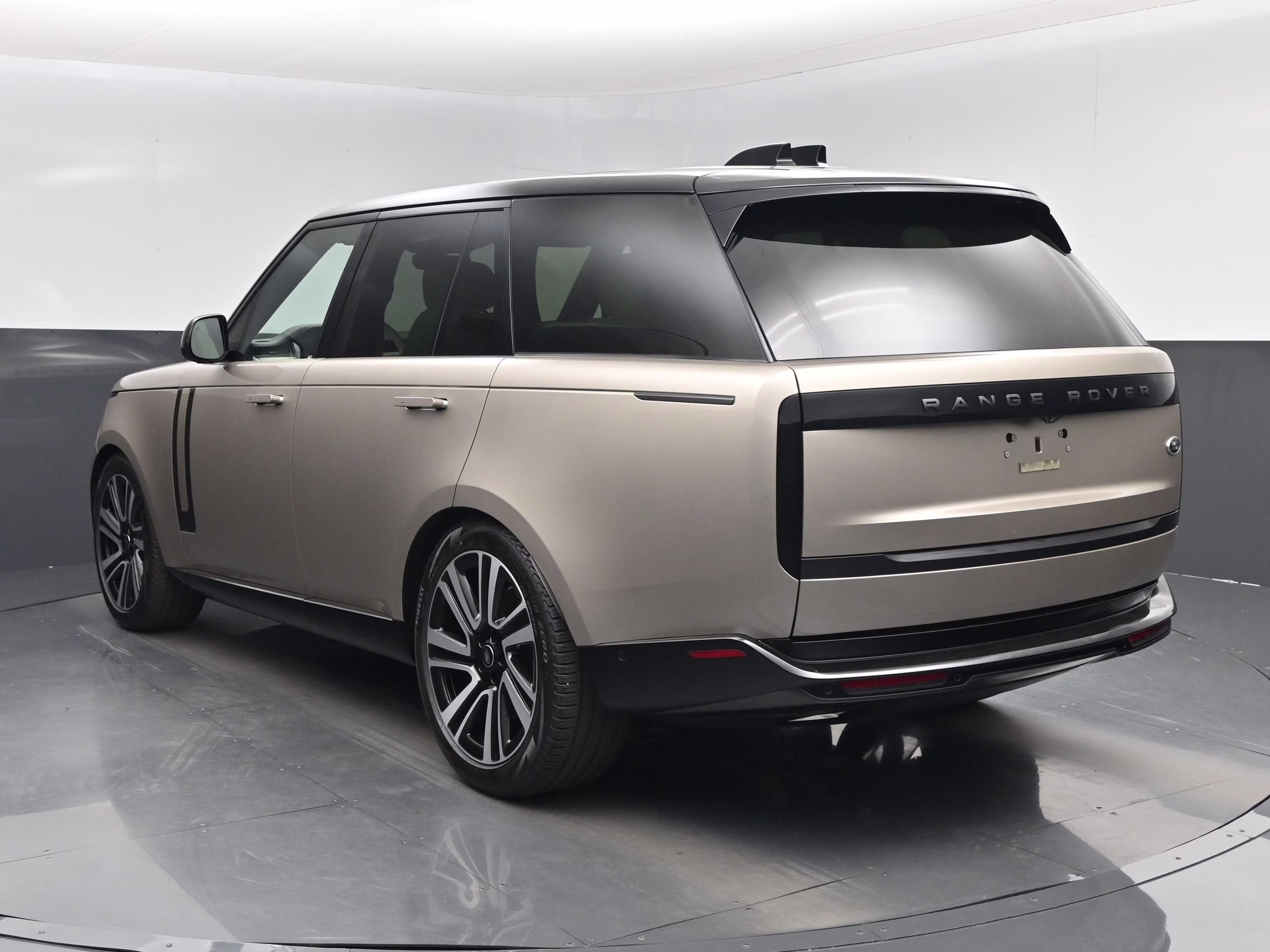 2023 Gold Land Rover Range Rover SE AWD SUV
