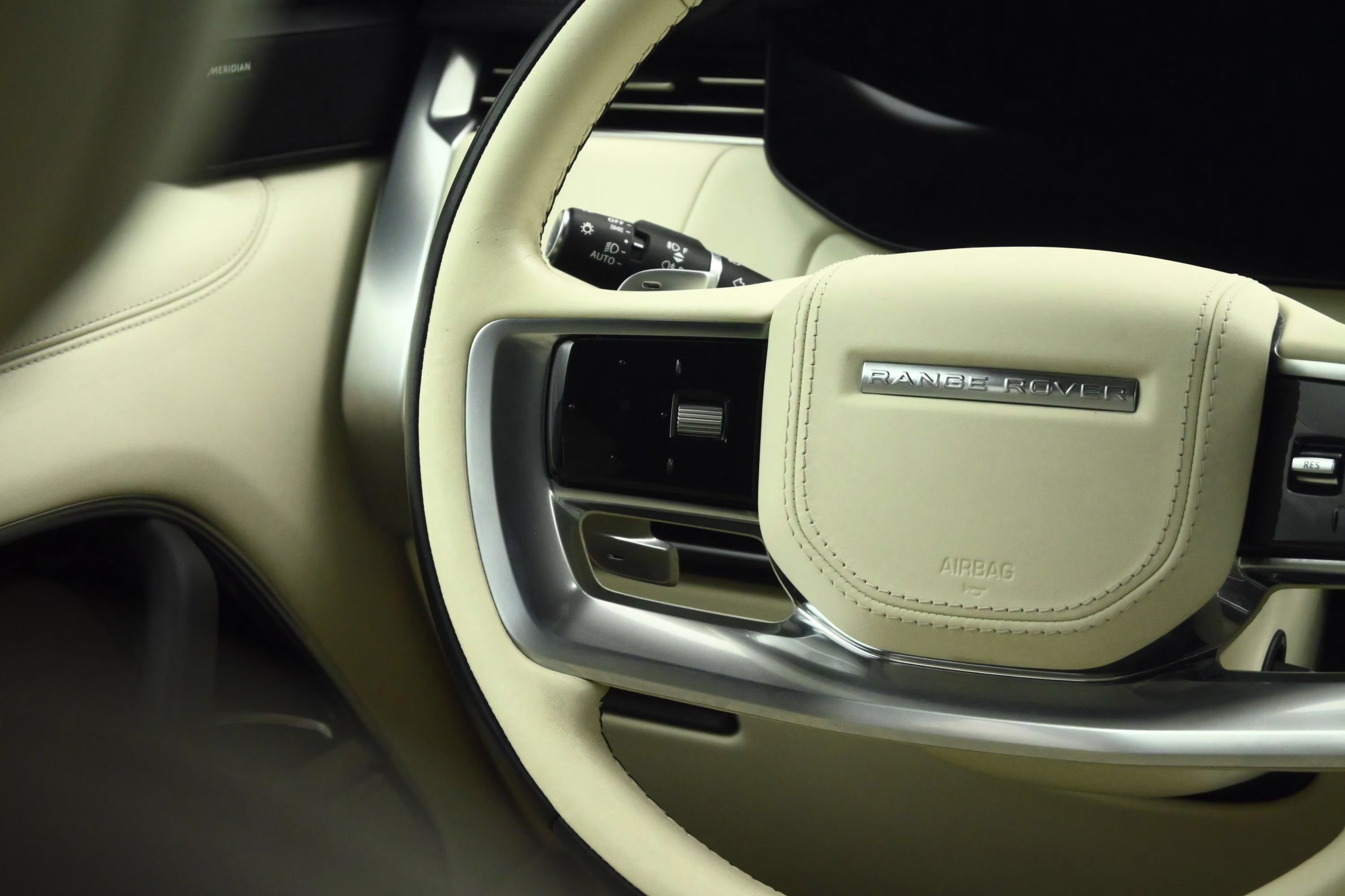 2023 Gold Land Rover Range Rover SE AWD SUV