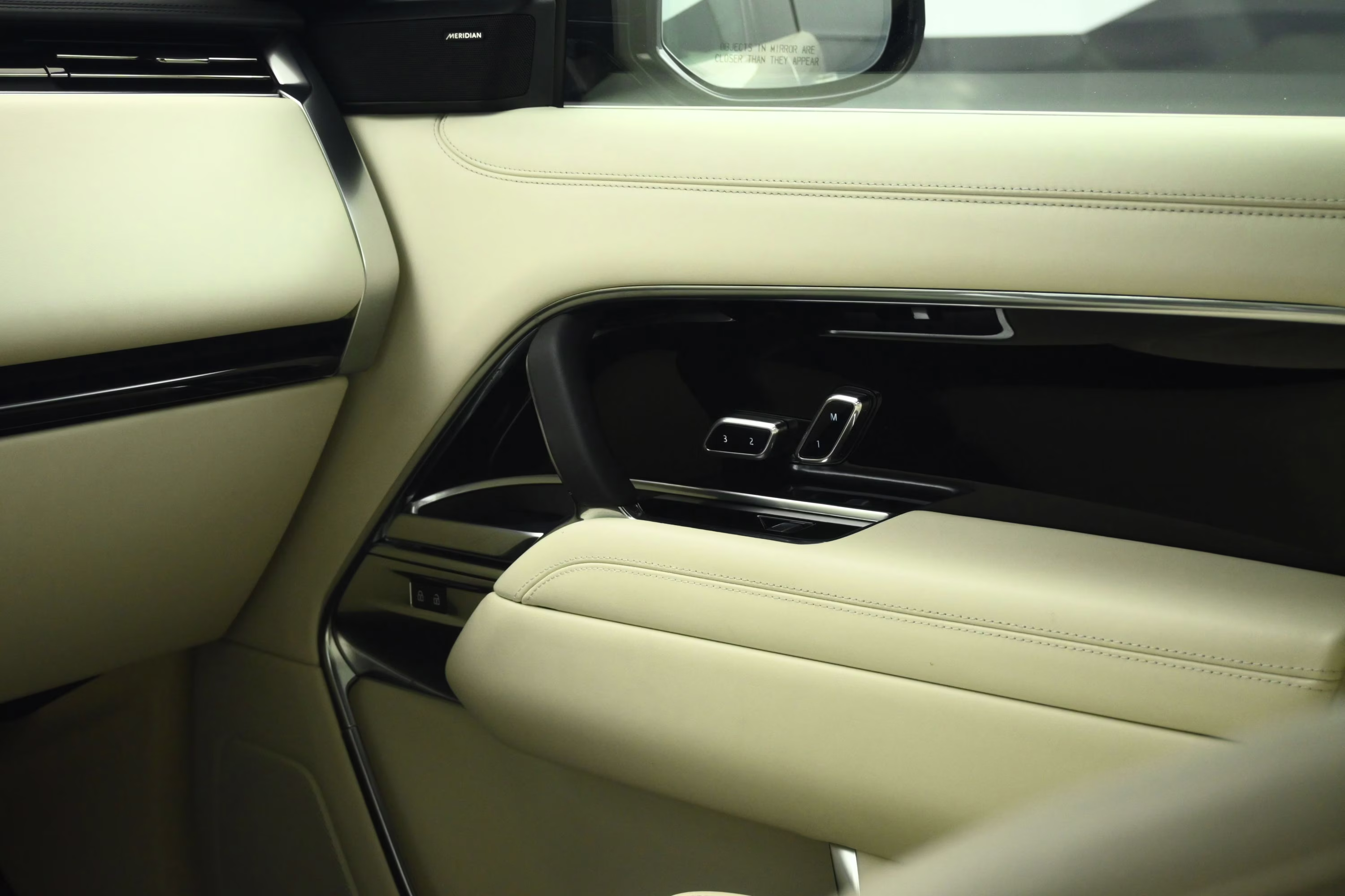2023 Gold Land Rover Range Rover SE AWD SUV