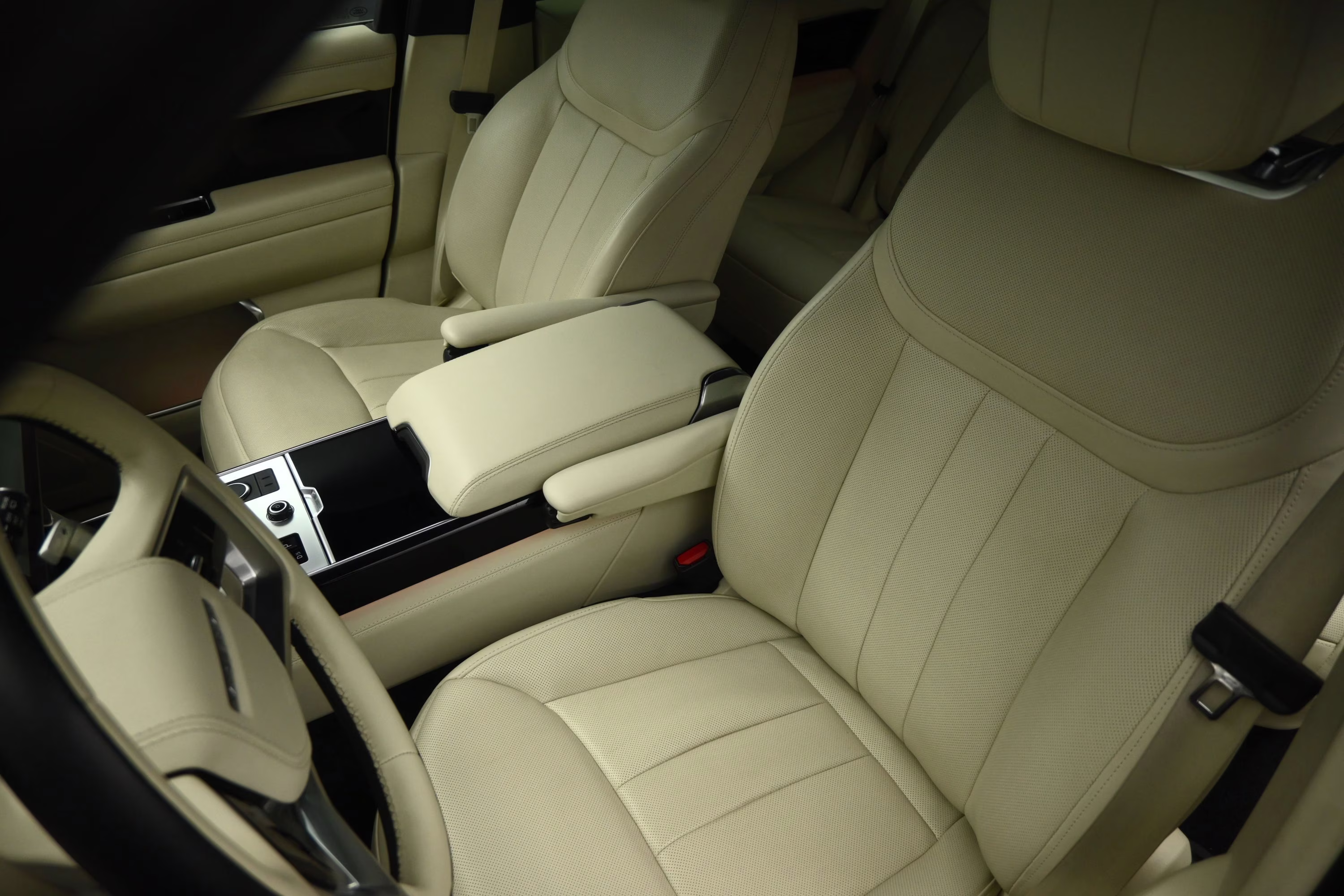 2023 Gold Land Rover Range Rover SE AWD SUV