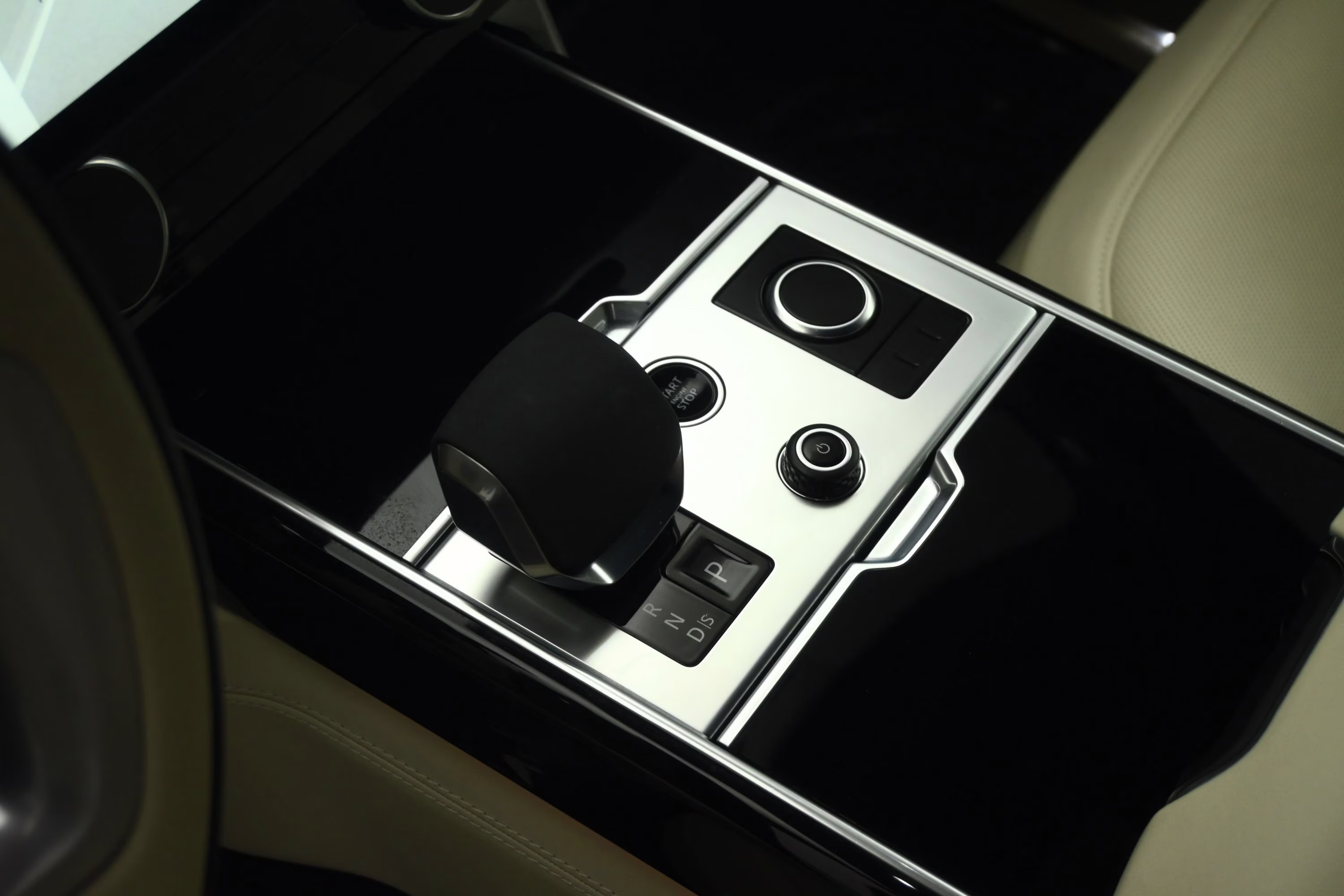2023 Gold Land Rover Range Rover SE AWD SUV