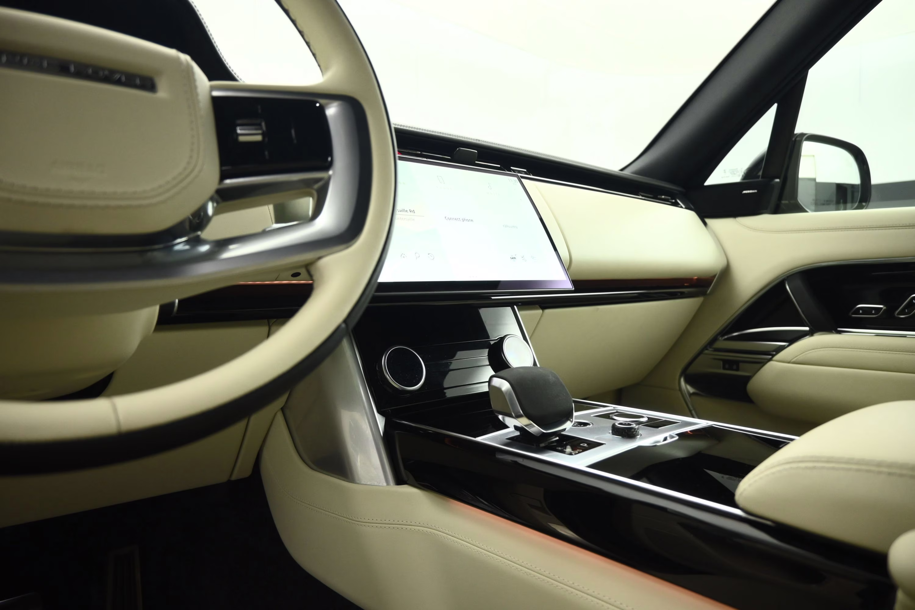 2023 Gold Land Rover Range Rover SE AWD SUV