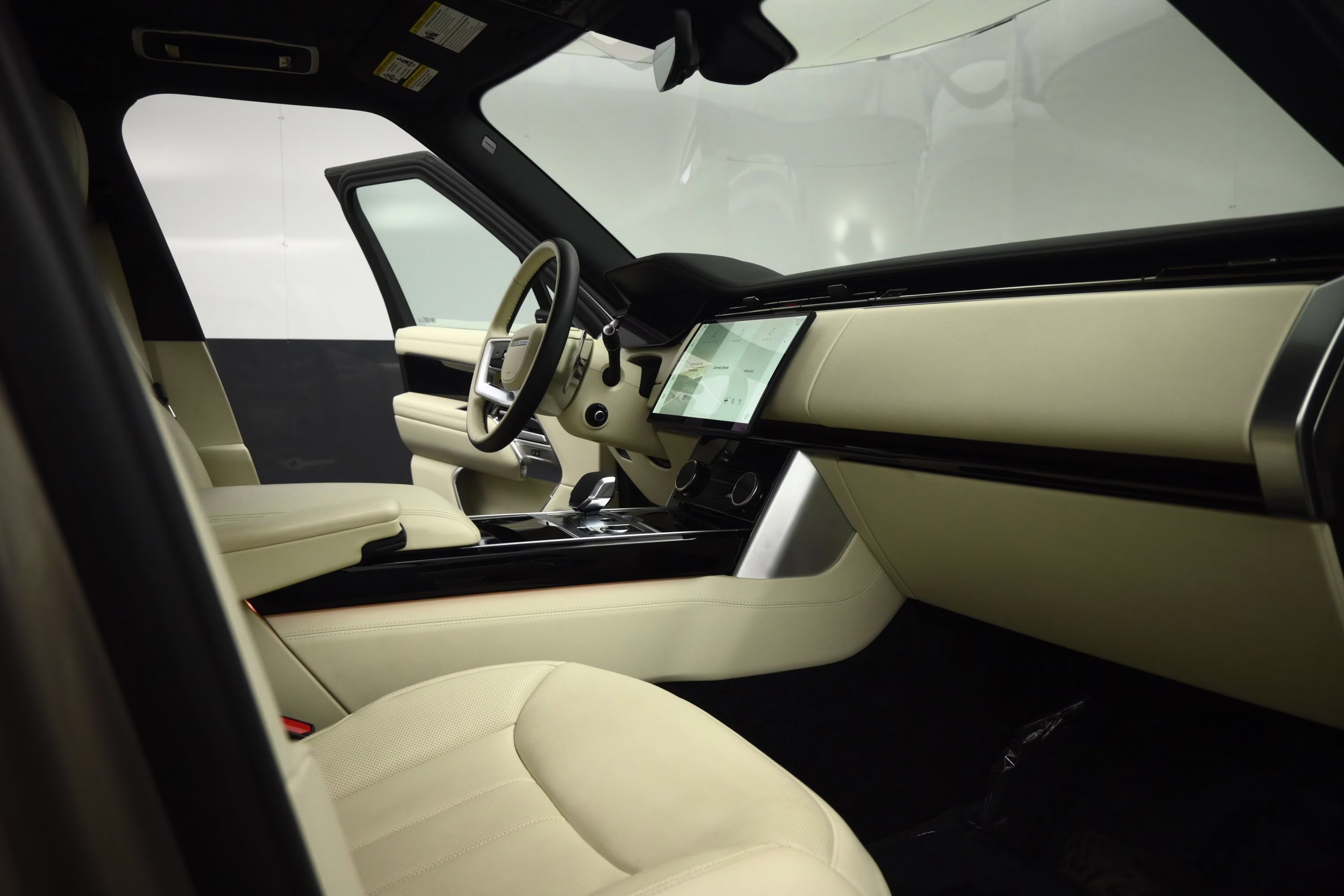 2023 Gold Land Rover Range Rover SE AWD SUV