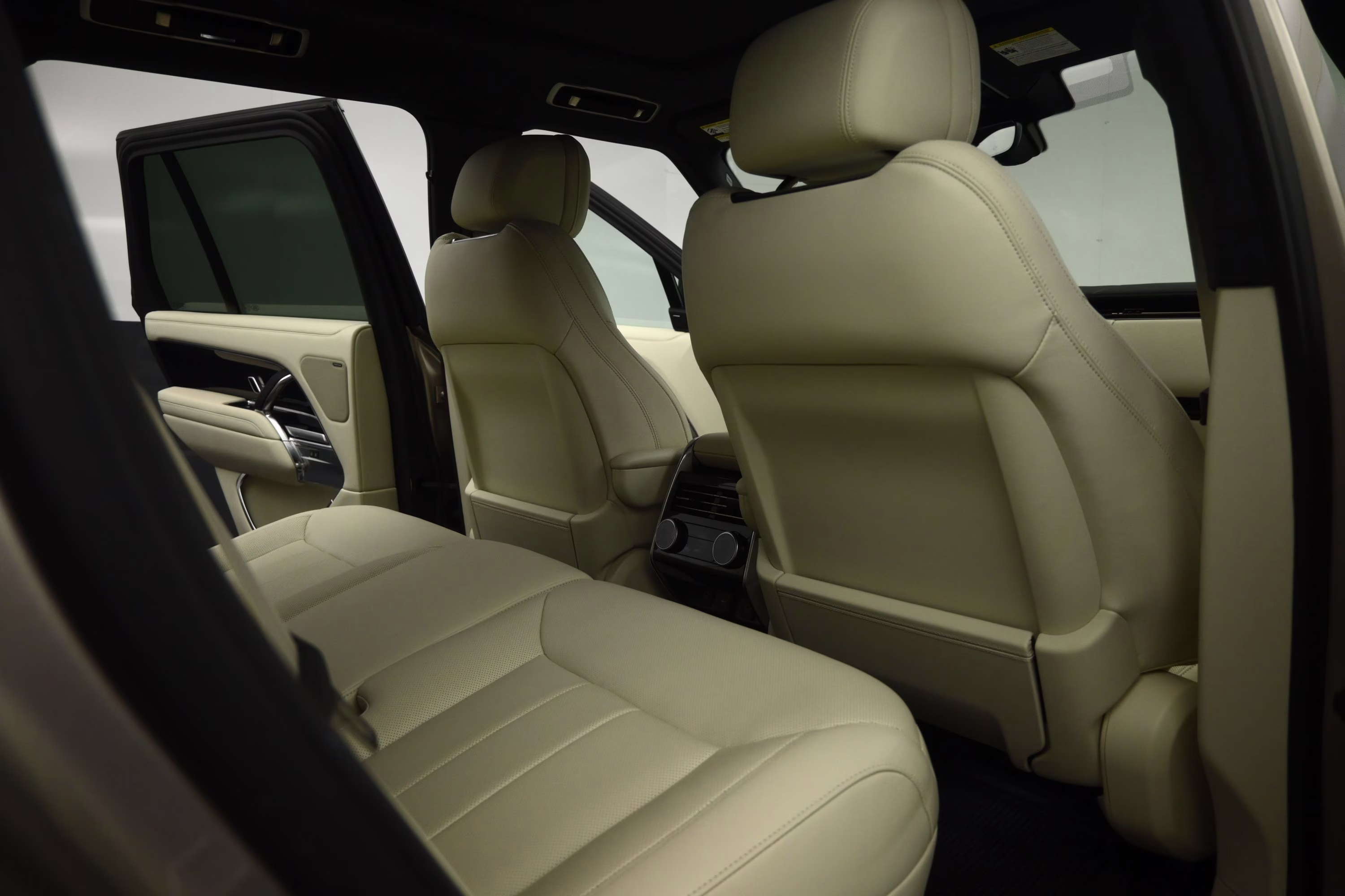 2023 Gold Land Rover Range Rover SE AWD SUV