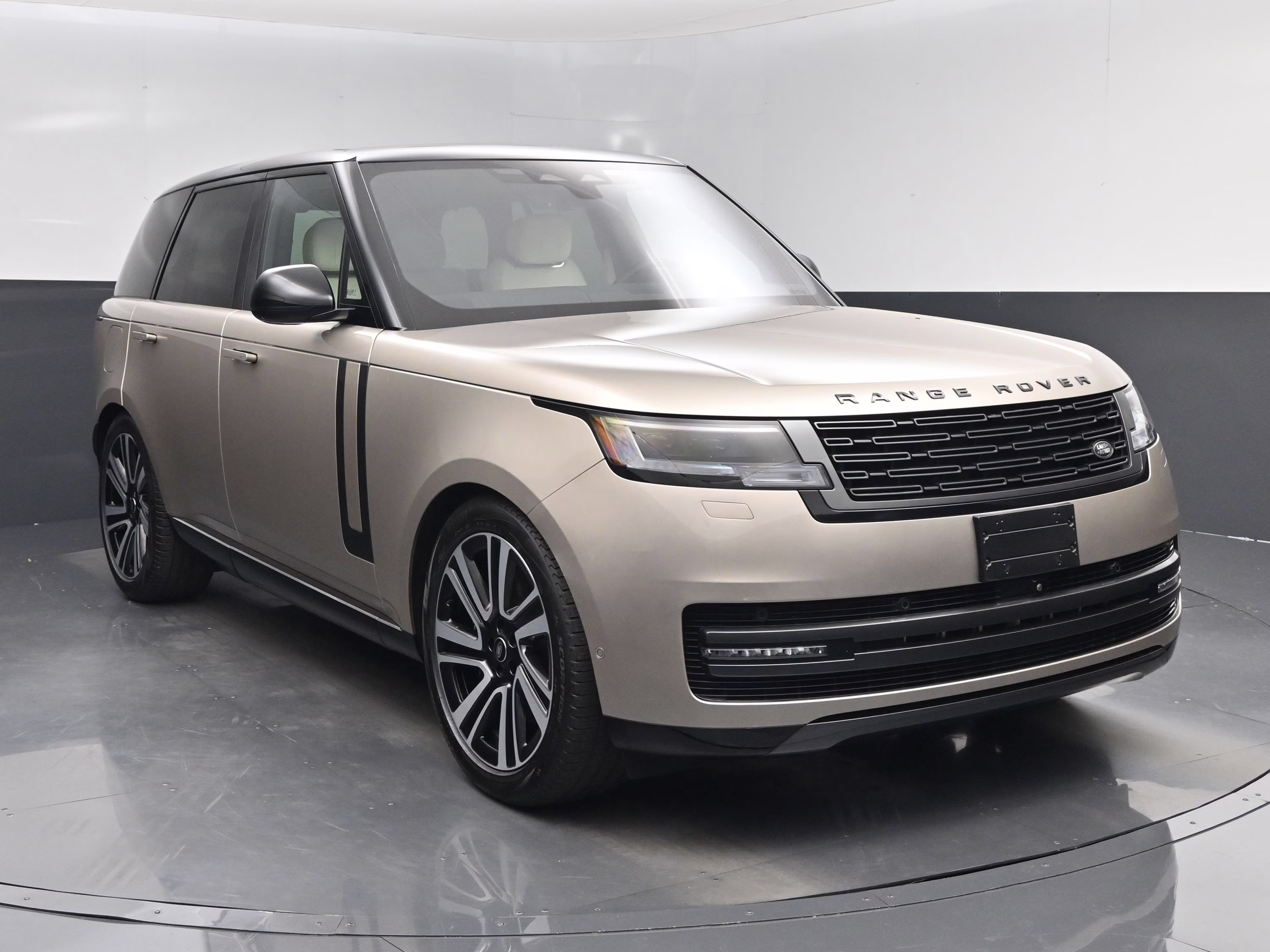 2023 Gold Land Rover Range Rover SE AWD SUV