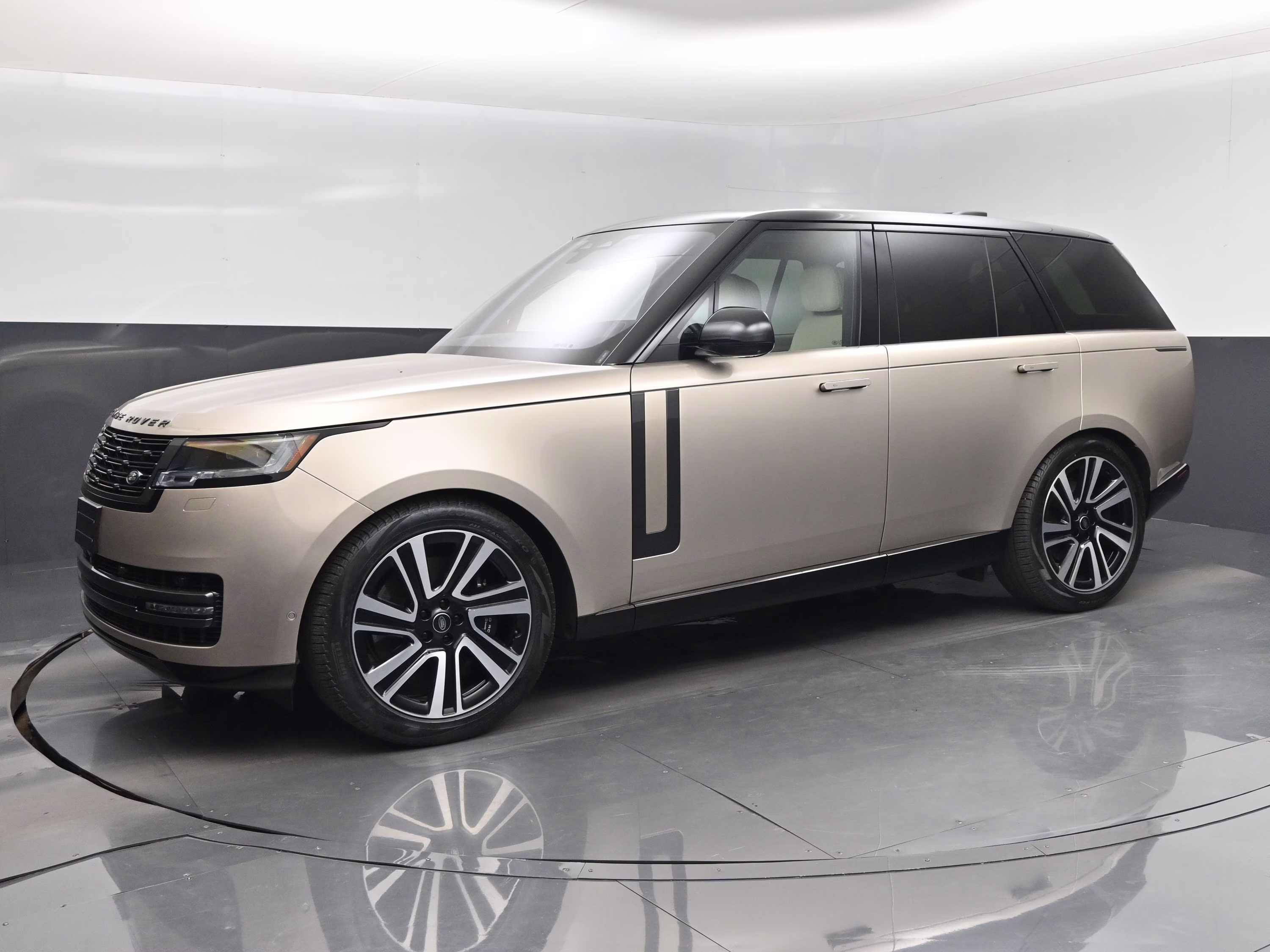 2023 Gold Land Rover Range Rover SE AWD SUV