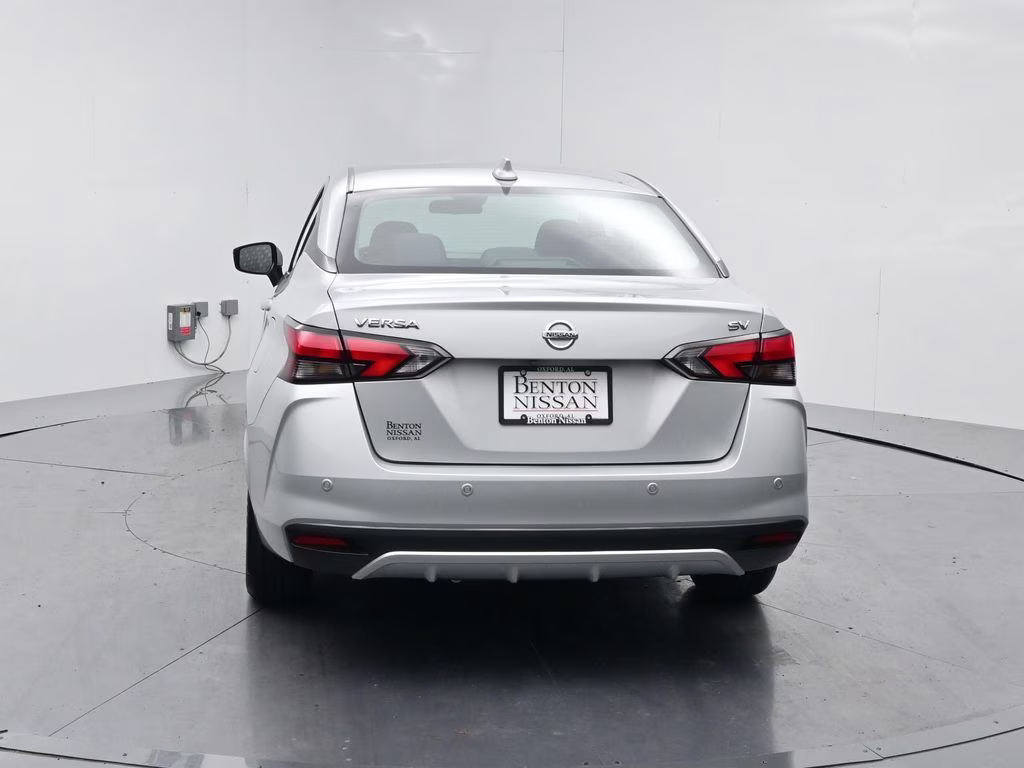 2021 Brilliant Silver Metallic Nissan Versa 1.6 SV FWD Sedan