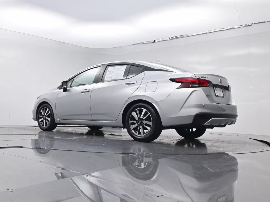 2021 Brilliant Silver Metallic Nissan Versa 1.6 SV FWD Sedan